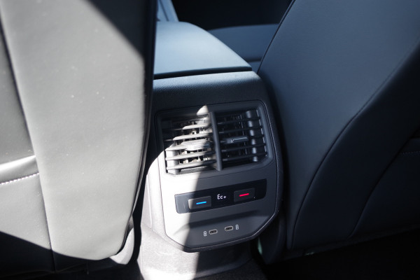 CUPRA Leon Sportstourer 1.4 e-Hybrid 245 PK VZ Copper Edition PHEV, Trekhaak, Adap. Cruise Control, Camera