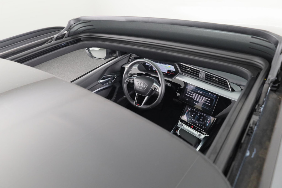 Audi e-tron 55 quattro S-line 95 kWh 408 pk | SoH 93% | Navigatie | Panorama dak | Parkeersensoren ( park assist ) | Achteruitrijcamera