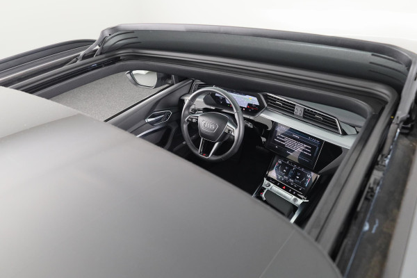 Audi e-tron 55 quattro S-line 95 kWh 408 pk | SoH 93% | Navigatie | Panorama dak | Parkeersensoren ( park assist ) | Achteruitrijcamera