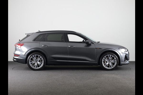Audi e-tron 55 quattro S-line 95 kWh 408 pk | SoH 93% | Navigatie | Panorama dak | Parkeersensoren ( park assist ) | Achteruitrijcamera