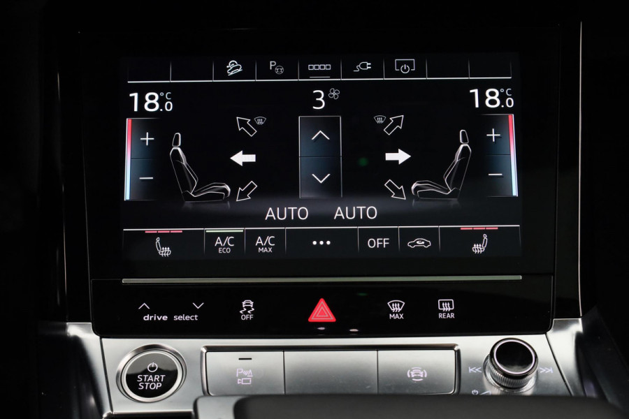 Audi e-tron 55 quattro S-line 95 kWh 408 pk | SoH 93% | Navigatie | Panorama dak | Parkeersensoren ( park assist ) | Achteruitrijcamera