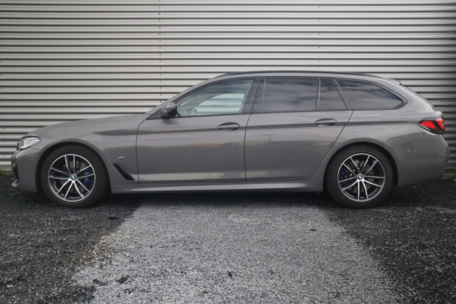 BMW 5 Serie Touring 530i High Executive M-Sport Bernina Grau / Pano / Camera / Laser