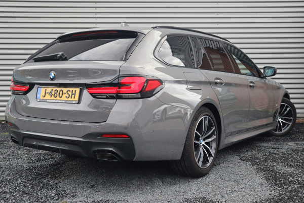 BMW 5 Serie Touring 530i High Executive M-Sport Bernina Grau / Pano / Camera / Laser