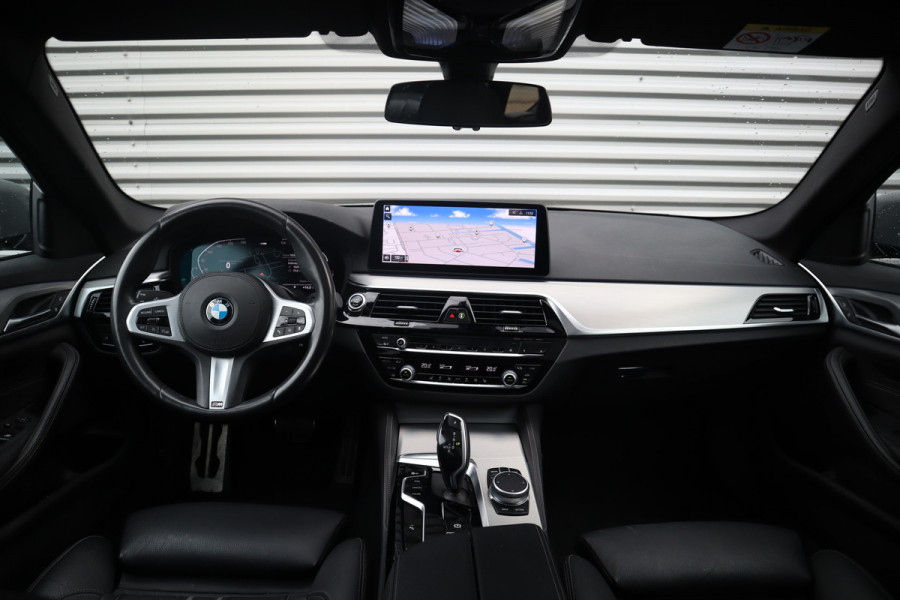 BMW 5 Serie Touring 530i High Executive M-Sport Bernina Grau / Pano / Camera / Laser
