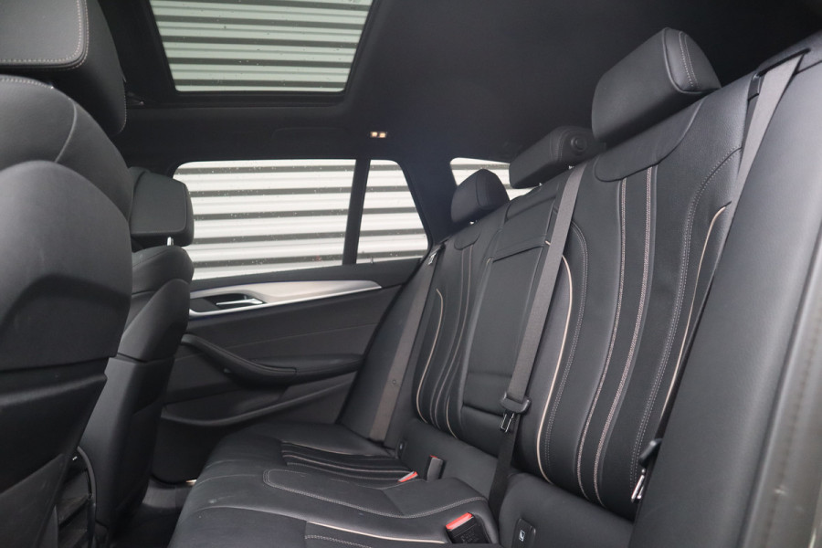 BMW 5 Serie Touring 530i High Executive M-Sport Bernina Grau / Pano / Camera / Laser