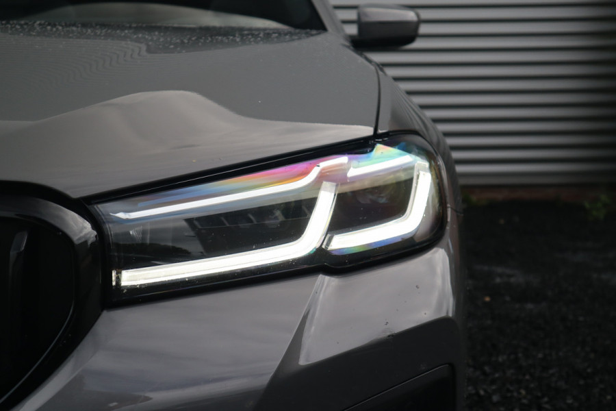 BMW 5 Serie Touring 530i High Executive M-Sport Bernina Grau / Pano / Camera / Laser