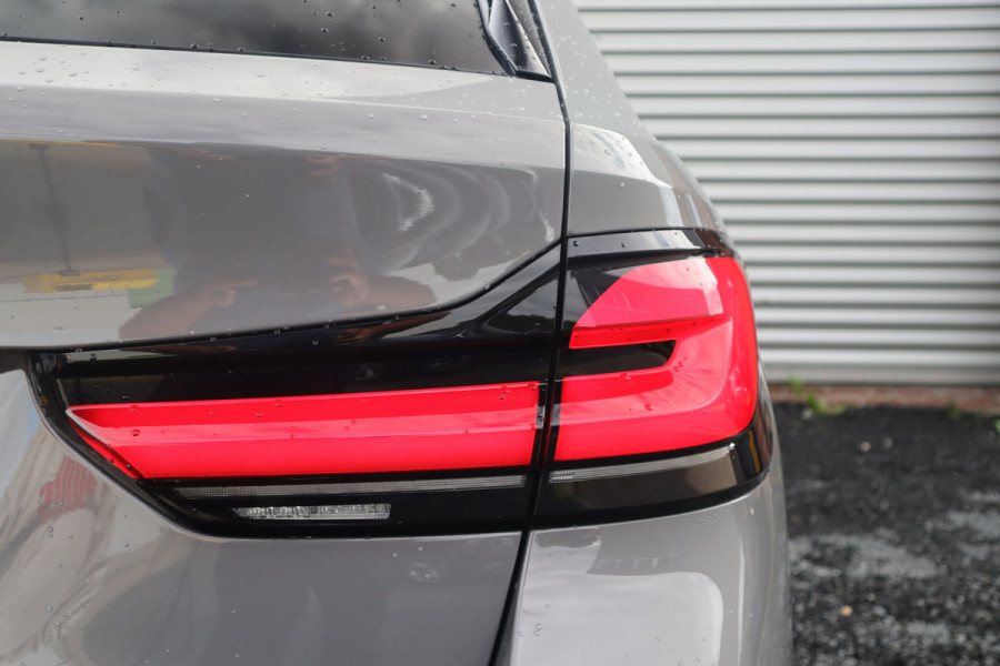 BMW 5 Serie Touring 530i High Executive M-Sport Bernina Grau / Pano / Camera / Laser