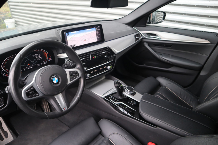 BMW 5 Serie Touring 530i High Executive M-Sport Bernina Grau / Pano / Camera / Laser