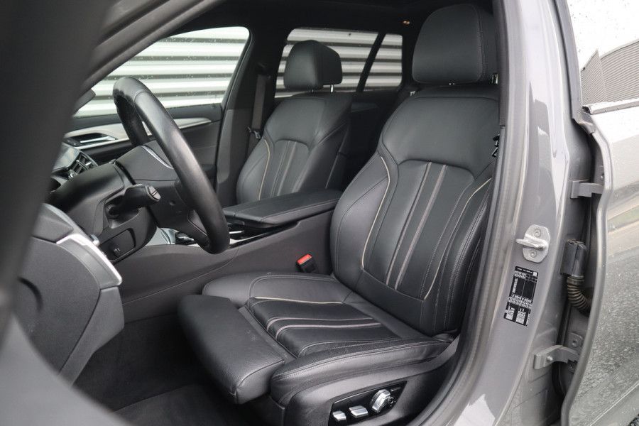 BMW 5 Serie Touring 530i High Executive M-Sport Bernina Grau / Pano / Camera / Laser