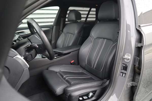 BMW 5 Serie Touring 530i High Executive M-Sport Bernina Grau / Pano / Camera / Laser