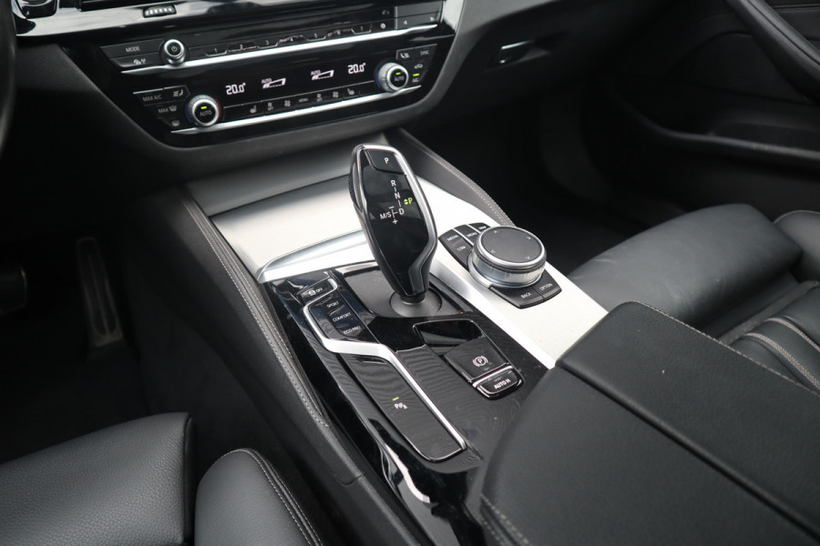 BMW 5 Serie Touring 530i High Executive M-Sport Bernina Grau / Pano / Camera / Laser