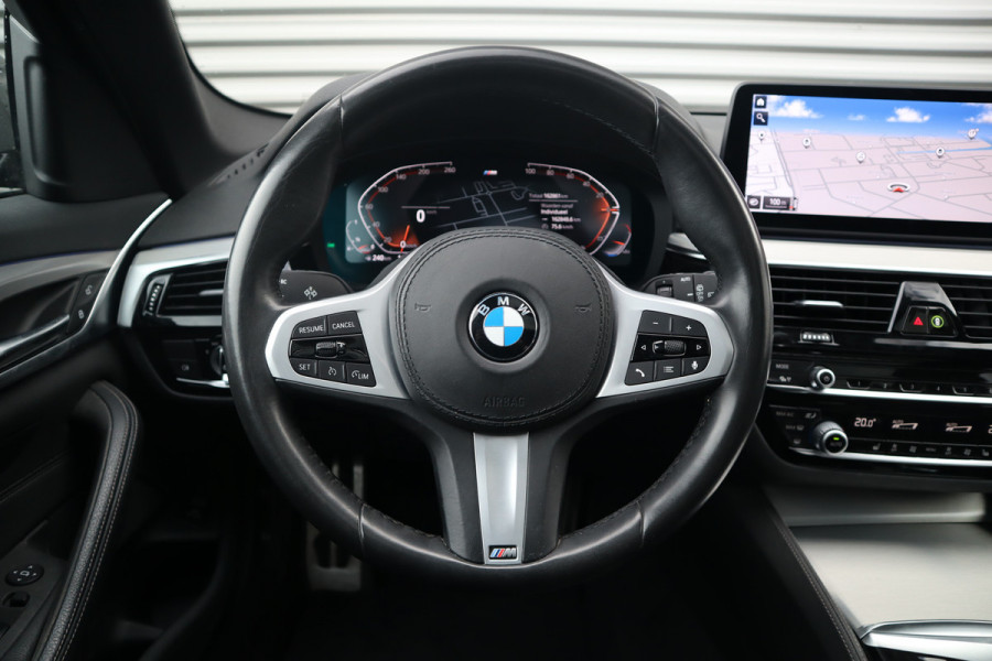 BMW 5 Serie Touring 530i High Executive M-Sport Bernina Grau / Pano / Camera / Laser