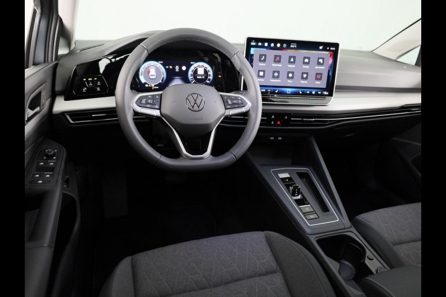 Volkswagen GOLF Variant Life Edition 1.5 eTSI 85 kW / 116 pk Variant 7 ver | Achteruitrijcamera | Keyless start | Carplay | Navigatie | Stoelverwarming |