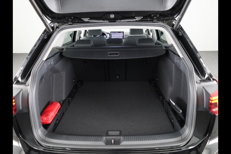 Volkswagen GOLF Variant Life Edition 1.5 eTSI 85 kW / 116 pk Variant 7 ver | Achteruitrijcamera | Keyless start | Carplay | Navigatie | Stoelverwarming |
