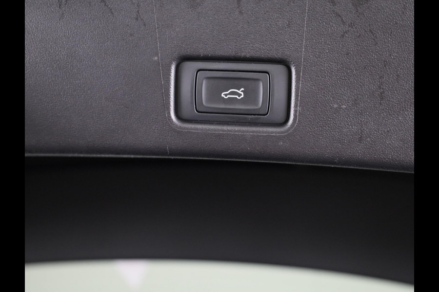 Audi Q4 Sportback e-tron 40 S edition 77 kWh 204pk | SoH 98% | Navigatie | Stoelverwarming | Dynamic pakket | 20 inch lichtmetalen velgen | Optiek pakket zwart