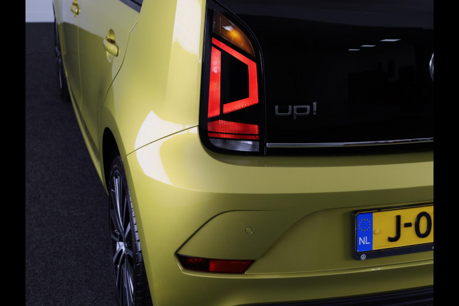 Volkswagen up! 1.0 TSI BMT high up! 90 PK | Panoramadak | 17 Inch | Cruise Control | Multistuurwiel