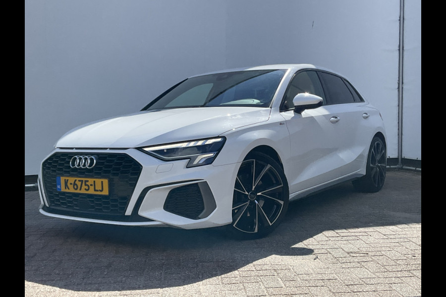 Audi A3 Sportback 30 TFSI (2xS-Line) S edition Carplay Trekhaak Uitstraling