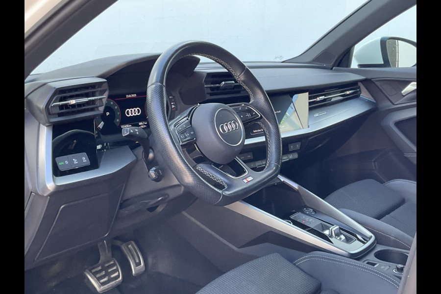 Audi A3 Sportback 30 TFSI (2xS-Line) S edition Carplay Trekhaak Uitstraling