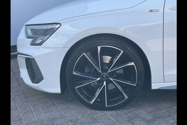 Audi A3 Sportback 30 TFSI (2xS-Line) S edition Carplay Trekhaak Uitstraling