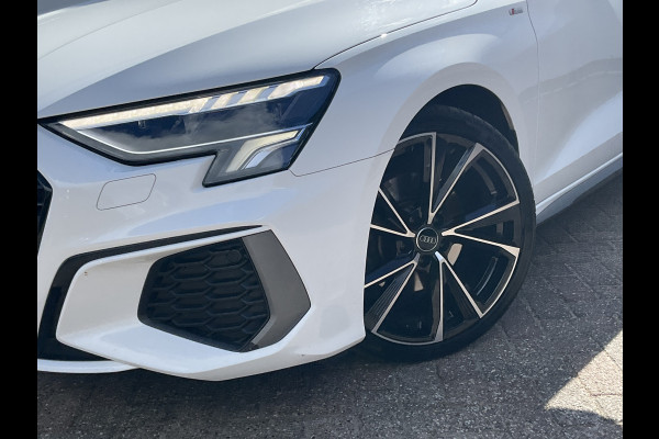 Audi A3 Sportback 30 TFSI (2xS-Line) S edition Carplay Trekhaak Uitstraling