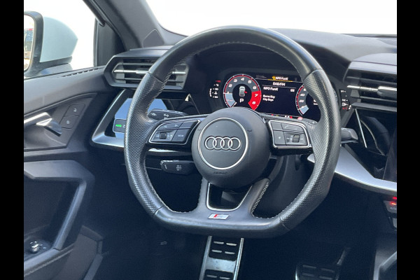 Audi A3 Sportback 30 TFSI (2xS-Line) S edition Carplay Trekhaak Uitstraling