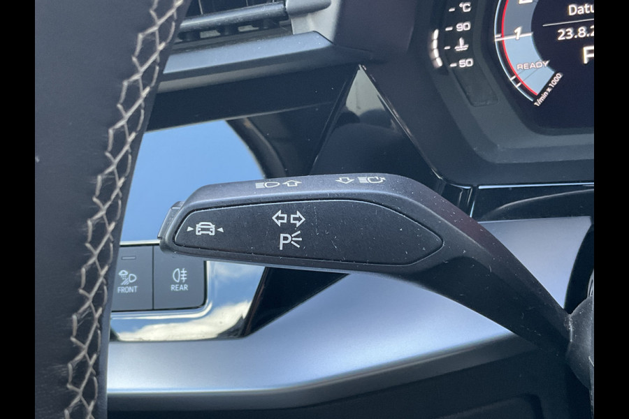 Audi A3 Sportback 30 TFSI (2xS-Line) S edition Carplay Trekhaak Uitstraling
