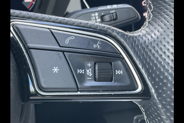 Audi A3 Sportback 30 TFSI (2xS-Line) S edition Carplay Trekhaak Uitstraling