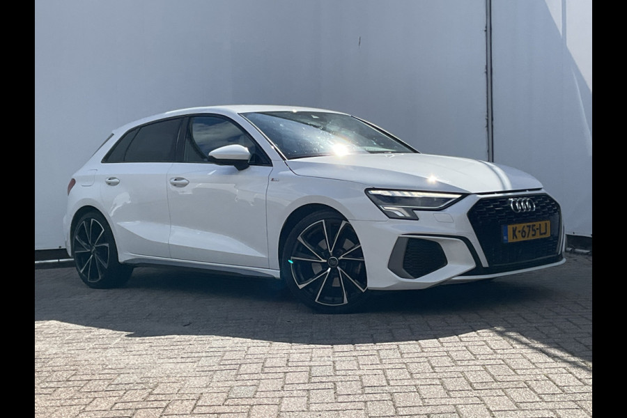 Audi A3 Sportback 30 TFSI (2xS-Line) S edition Carplay Trekhaak Uitstraling