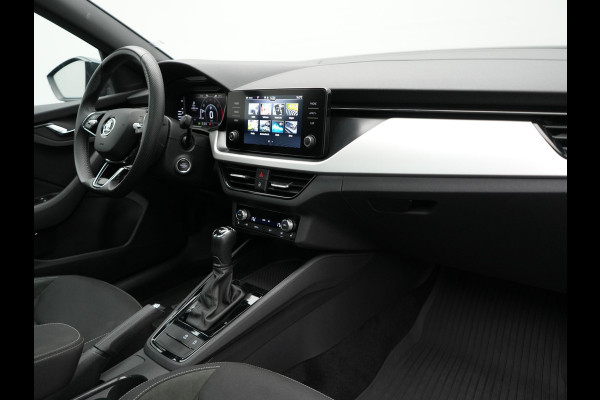 Škoda Kamiq 1.0 TSI Sport Business 110pk DSG | Panodak | RS Sportstoelen Verwarmd | Trekhaak Afn. | Chrystal LED |  Camera | Apple Carplay | 18"L.M | Keyless | Virtual | LED |