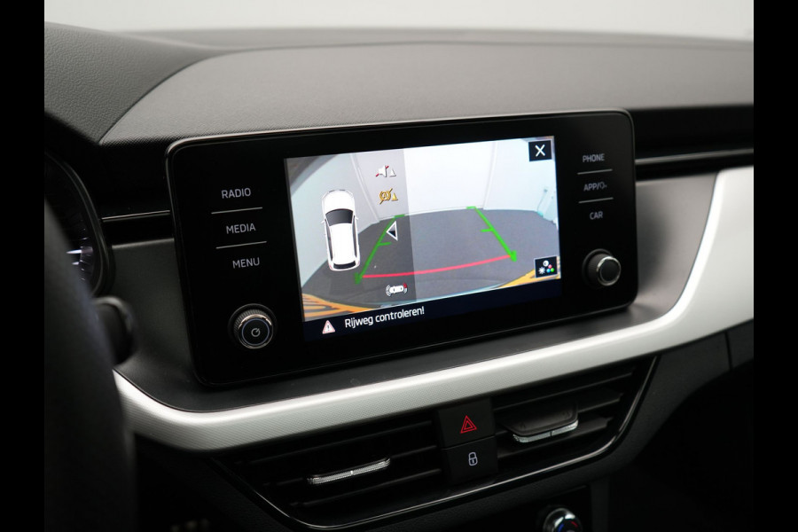 Škoda Kamiq 1.0 TSI Sport Business 110pk DSG | Panodak | RS Sportstoelen Verwarmd | Trekhaak Afn. | Chrystal LED |  Camera | Apple Carplay | 18"L.M | Keyless | Virtual | LED |
