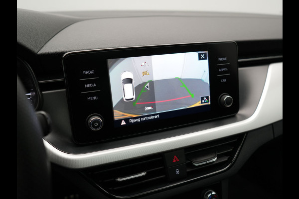 Škoda Kamiq 1.0 TSI Sport Business 110pk DSG | Panodak | RS Sportstoelen Verwarmd | Trekhaak Afn. | Chrystal LED |  Camera | Apple Carplay | 18"L.M | Keyless | Virtual | LED |