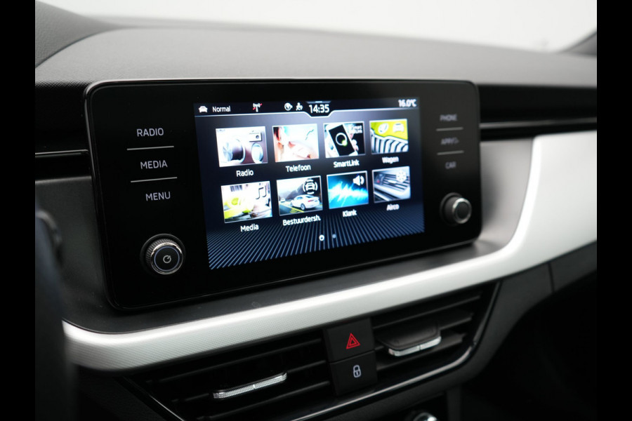 Škoda Kamiq 1.0 TSI Sport Business 110pk DSG | Panodak | RS Sportstoelen Verwarmd | Trekhaak Afn. | Chrystal LED |  Camera | Apple Carplay | 18"L.M | Keyless | Virtual | LED |