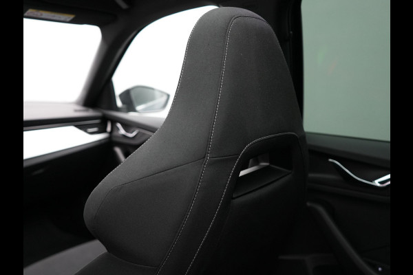 Škoda Kamiq 1.0 TSI Sport Business 110pk DSG | Panodak | RS Sportstoelen Verwarmd | Trekhaak Afn. | Chrystal LED |  Camera | Apple Carplay | 18"L.M | Keyless | Virtual | LED |