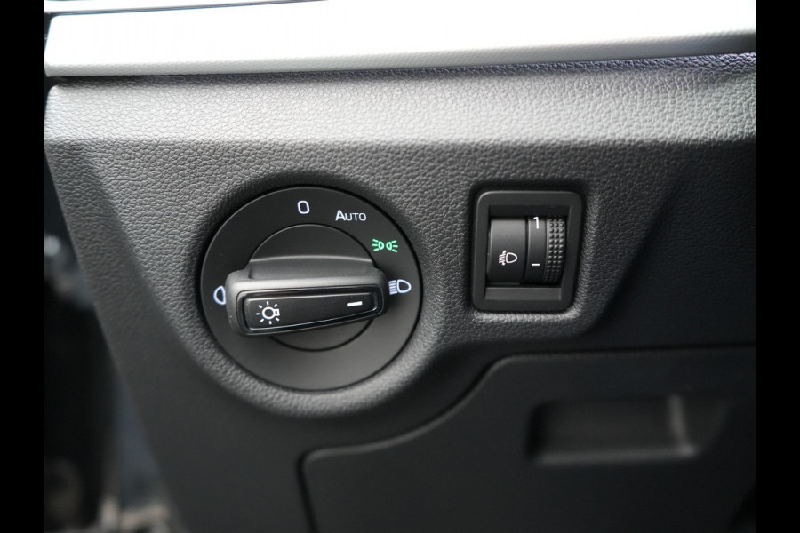 Škoda Kamiq 1.0 TSI Sport Business 110pk DSG | Panodak | RS Sportstoelen Verwarmd | Trekhaak Afn. | Chrystal LED |  Camera | Apple Carplay | 18"L.M | Keyless | Virtual | LED |