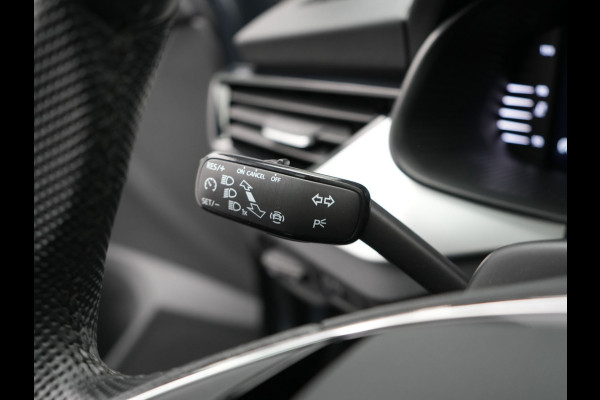 Škoda Kamiq 1.0 TSI Sport Business 110pk DSG | Panodak | RS Sportstoelen Verwarmd | Trekhaak Afn. | Chrystal LED |  Camera | Apple Carplay | 18"L.M | Keyless | Virtual | LED |