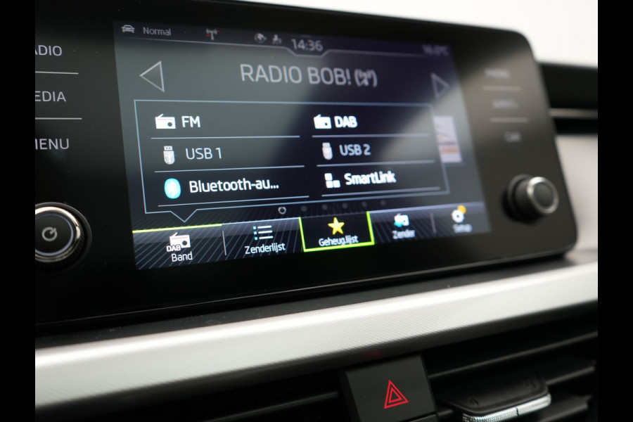Škoda Kamiq 1.0 TSI Sport Business 110pk DSG | Panodak | RS Sportstoelen Verwarmd | Trekhaak Afn. | Chrystal LED |  Camera | Apple Carplay | 18"L.M | Keyless | Virtual | LED |