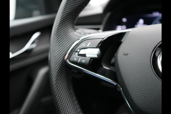 Škoda Kamiq 1.0 TSI Sport Business 110pk DSG | Panodak | RS Sportstoelen Verwarmd | Trekhaak Afn. | Chrystal LED |  Camera | Apple Carplay | 18"L.M | Keyless | Virtual | LED |