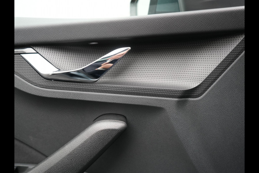 Škoda Kamiq 1.0 TSI Sport Business 110pk DSG | Panodak | RS Sportstoelen Verwarmd | Trekhaak Afn. | Chrystal LED |  Camera | Apple Carplay | 18"L.M | Keyless | Virtual | LED |
