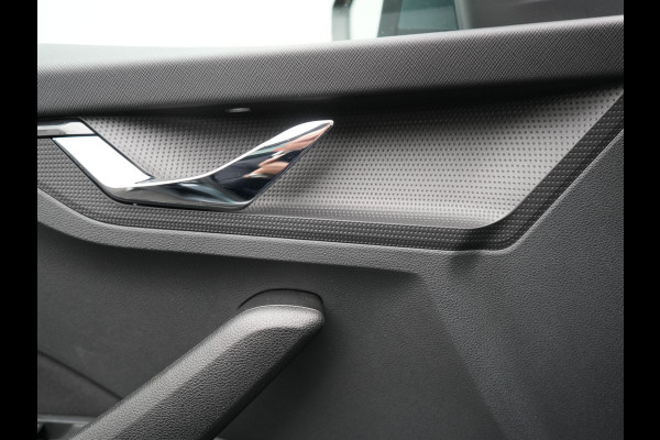 Škoda Kamiq 1.0 TSI Sport Business 110pk DSG | Panodak | RS Sportstoelen Verwarmd | Trekhaak Afn. | Chrystal LED |  Camera | Apple Carplay | 18"L.M | Keyless | Virtual | LED |