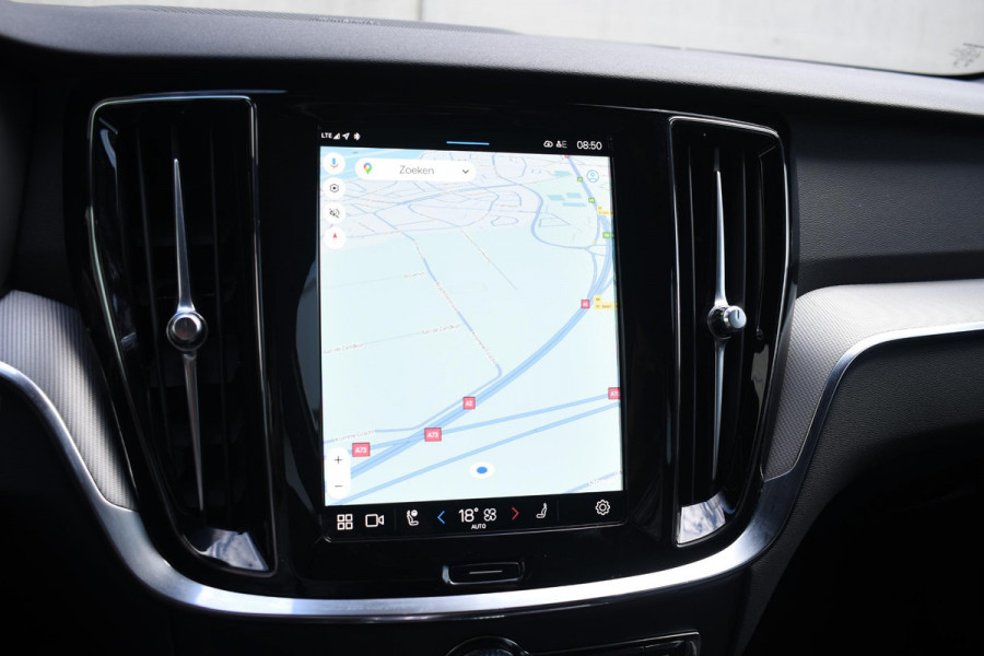 Volvo V60 T6 350PK Automaat Plug-in Hybrid AWD Plus Dark / Navigatie / 360 Camera / Panorama Dak / Adaptieve Cruise Control / Harman Kardon / Elektrische Stoelen / LM Velgen / Trekhaak /