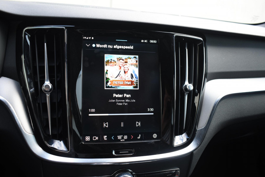 Volvo V60 T6 350PK Automaat Plug-in Hybrid AWD Plus Dark / Navigatie / 360 Camera / Panorama Dak / Adaptieve Cruise Control / Harman Kardon / Elektrische Stoelen / LM Velgen / Trekhaak /
