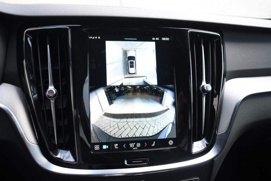 Volvo V60 T6 350PK Automaat Plug-in Hybrid AWD Plus Dark / Navigatie / 360 Camera / Panorama Dak / Adaptieve Cruise Control / Harman Kardon / Elektrische Stoelen / LM Velgen / Trekhaak /