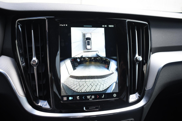 Volvo V60 T6 350PK Automaat Plug-in Hybrid AWD Plus Dark / Navigatie / 360 Camera / Panorama Dak / Adaptieve Cruise Control / Harman Kardon / Elektrische Stoelen / LM Velgen / Trekhaak /