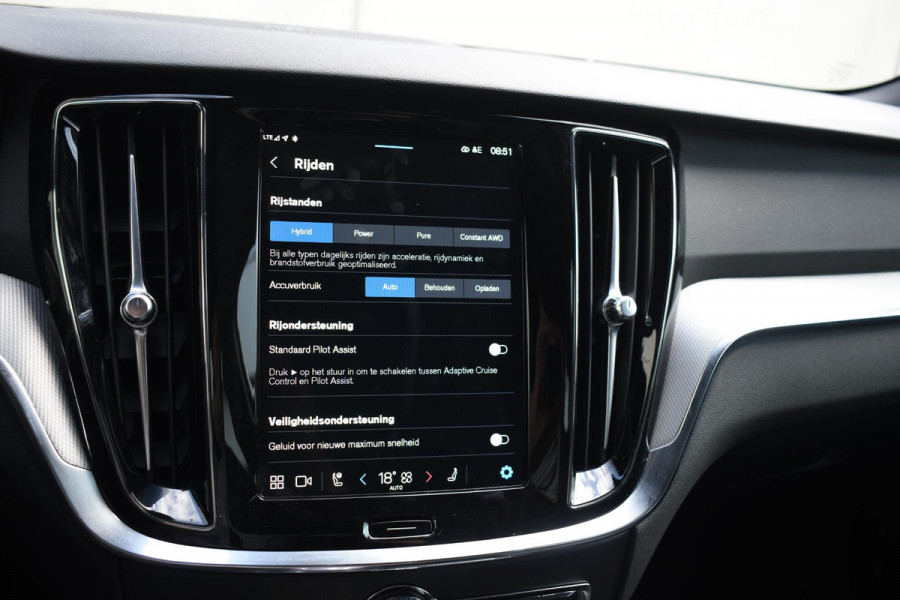 Volvo V60 T6 350PK Automaat Plug-in Hybrid AWD Plus Dark / Navigatie / 360 Camera / Panorama Dak / Adaptieve Cruise Control / Harman Kardon / Elektrische Stoelen / LM Velgen / Trekhaak /