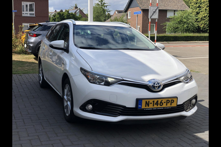 Toyota Auris 1.8 Hybrid Dynamic Ultimate | Climate control, Stoelverwarming, Navigatie, Achteruitrijcamera, Cruise control