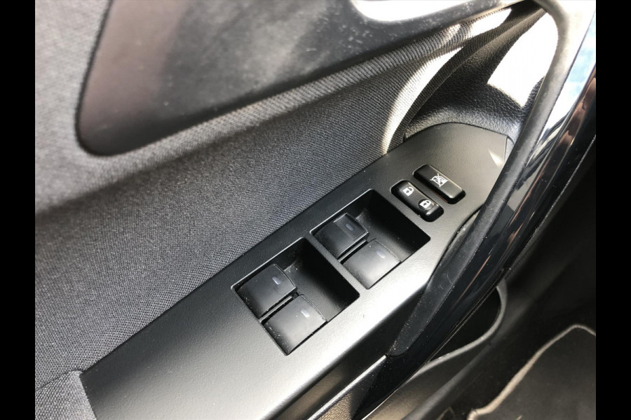 Toyota Auris 1.8 Hybrid Dynamic Ultimate | Climate control, Stoelverwarming, Navigatie, Achteruitrijcamera, Cruise control