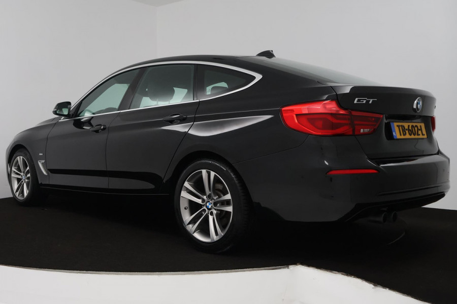 BMW 3-serie Gran Turismo 320i High Executive (STOELVERWARMING, ACHTERUITRIJCAMERA, PARKEERSENSOREN, CRUISE CONTROL, LEER)