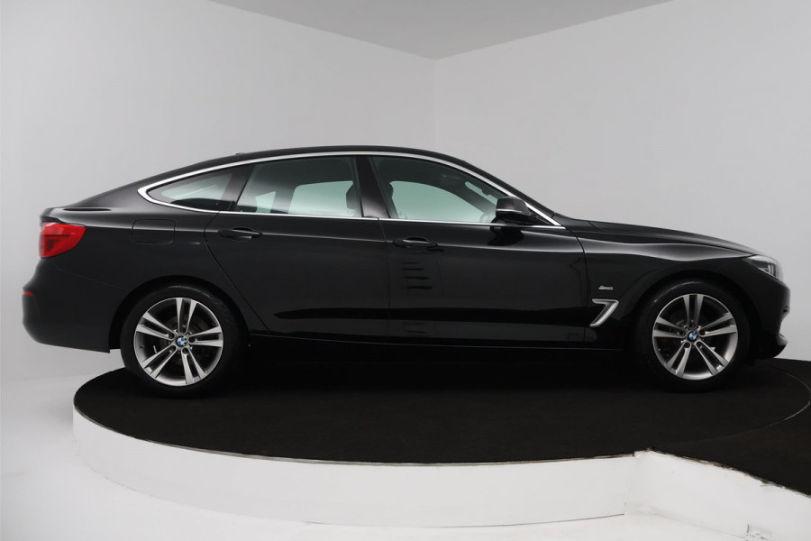 BMW 3-serie Gran Turismo 320i High Executive (STOELVERWARMING, ACHTERUITRIJCAMERA, PARKEERSENSOREN, CRUISE CONTROL, LEER)
