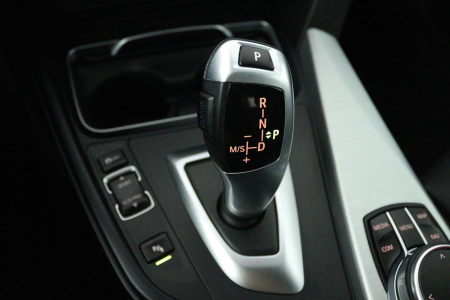 BMW 3-serie Gran Turismo 320i High Executive (STOELVERWARMING, ACHTERUITRIJCAMERA, PARKEERSENSOREN, CRUISE CONTROL, LEER)