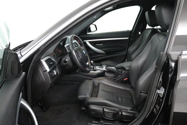 BMW 3-serie Gran Turismo 320i High Executive (STOELVERWARMING, ACHTERUITRIJCAMERA, PARKEERSENSOREN, CRUISE CONTROL, LEER)